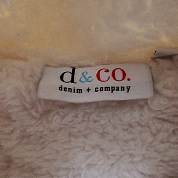 Women's Zip Up Active Quilted Vest With Sherpa Lining - Picture 8 of 10